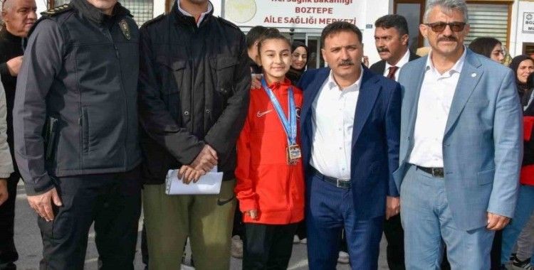 Taekwondo İl Temsilcisi Şimşek’ten Çiçek ve Aydın’a teşekkür
