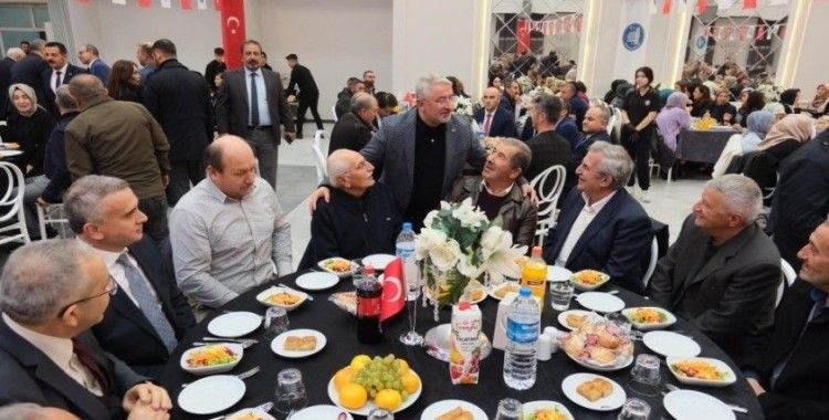 Başkan Aşgın, öğretmenlerle bir araya geldi
