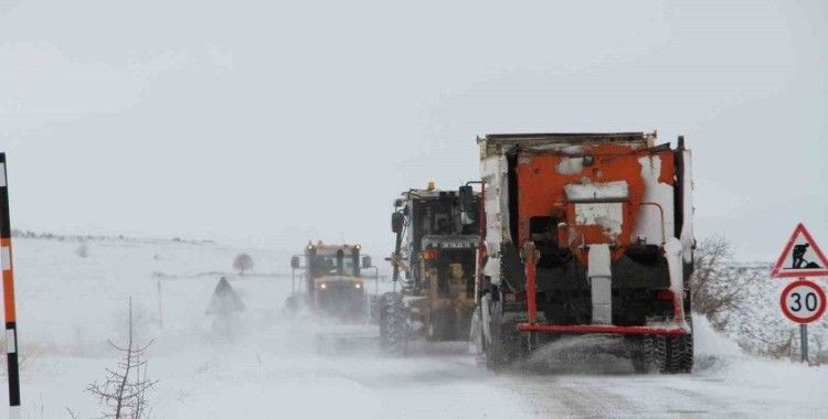 Talas’ta kış çalışmaları aralıksız sürüyor
