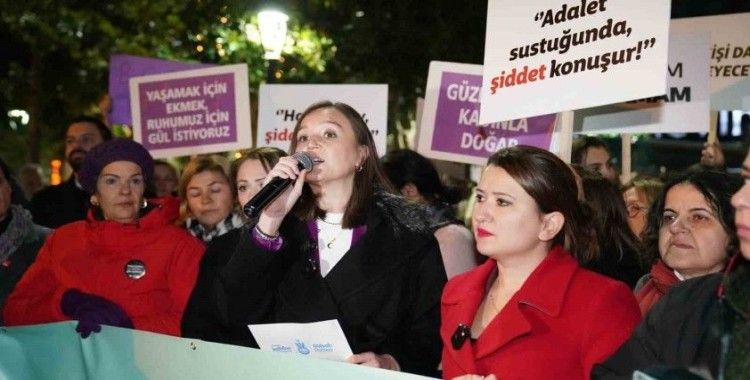 Manisalı kadınlar kol kola girip gece yürüyüşü yaptı
