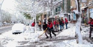 Kent merkezinde kar küreme çalışması yapıldı
