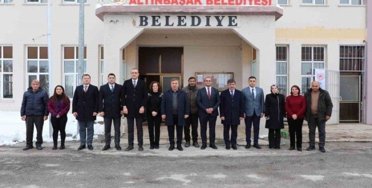 Vali Aydoğdu, Altınbaşak Belediyesini ziyaret etti
