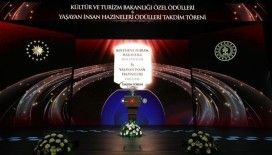 Cumhurbaşkanı Erdoğan Erzurumlu Bünyamin Korucu Usta’ya “Yaşayan İnsan Hazinesi” ödülü verdi
