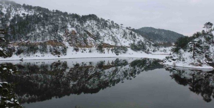 Sünnet Gölü’nde kış güzelliği
