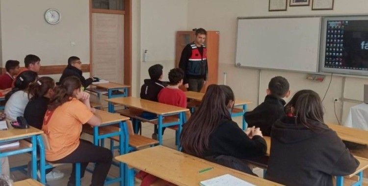 Kulu’da jandarmadan öğrencilere siber güvenlik eğitimi
