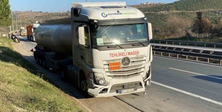 Kimyasal madde yüklü tanker kaza yaptı
