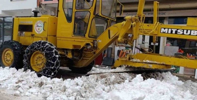 Posof ilçesinde karla mücadele çalışması başlatıldı
