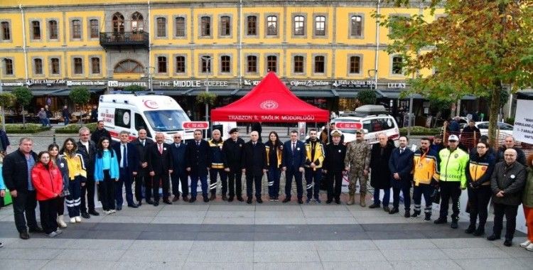 Ambulanslara trafikte yol açan ’Fermuar Sistemi’ne duyarlı olunması çağrısı
