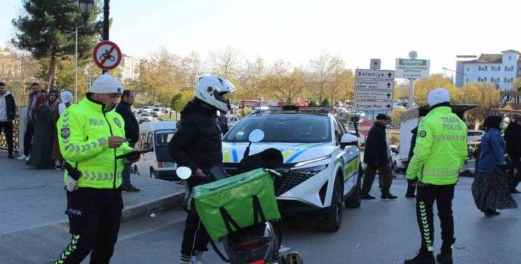 Motosiklet sürücüleri denetime takıldı
