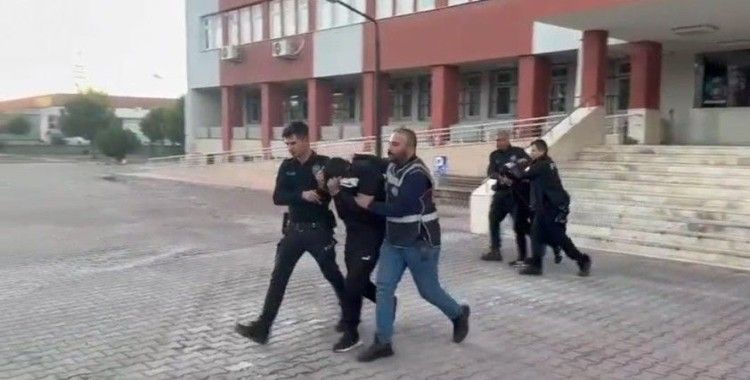 Aranan 2 hükümlü İmamoğlu polisinin takibiyle yakalandı
