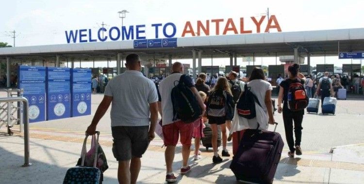 Antalya turizmde rekor yolunda: 11 ayda 16 milyonu aşkın ziyaretçi
