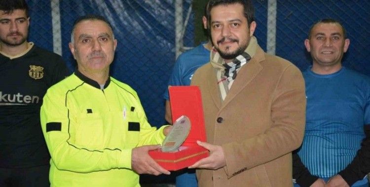 Tatvan’da futbol turnuvasının şampiyonu Eczane Sarf oldu
