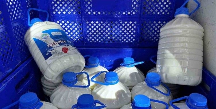 Büyükşehir; 2 yılda 3 bin aileye 320 bin litre süt yardımı yaptı
