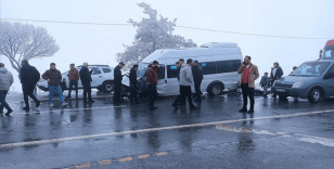 Bitlis'te 23 aracın karıştığı zincirleme trafik kazasında 31 kişi yaralandı