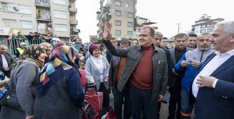 Başkan Seçer, pazar yerini gezdi, vatandaşları dinledi
