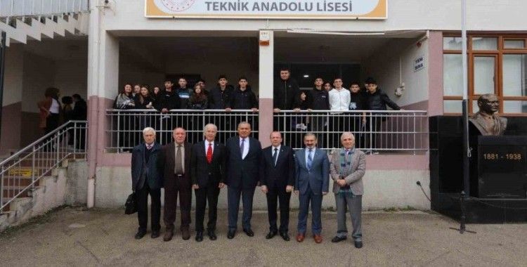 Başkan Özer Matlı, mezun olduğu lisede gençlere ilham verdi
