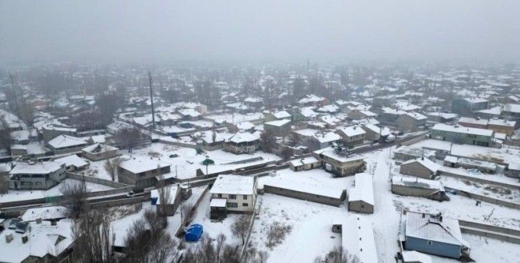 Ağrı yeniden beyaza büründü