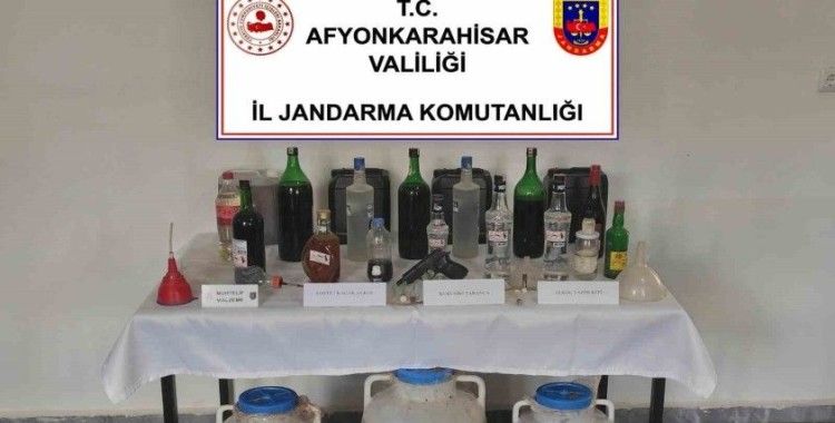 Afyonkarahisar’da litrelerce sahte kaçak alkol ele geçirildi
