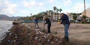 Marmaris’te fırtına sonrası sahilde temizlik yapıldı
