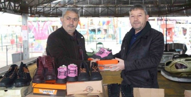 Yalovalı hayırsever, 10 yıldır ihtiyaç sahibi çocuklara ayakkabı yardımı yapıyor
