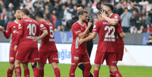 Antalyaspor, konuk ettiği Kayserispor'u 2-0 yendi