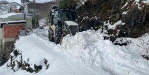 Trabzon’da kar nedeniyle kapanan mahalle yolları açılıyor
