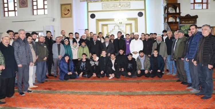 Erzincan’da gençler sabah namazında camileri doldurmaya devam ediyor
