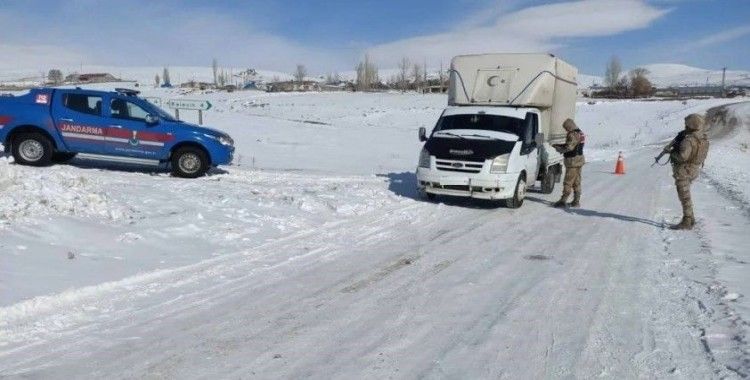 Kars’ta jandarmadan düzensiz göçle mücadele
