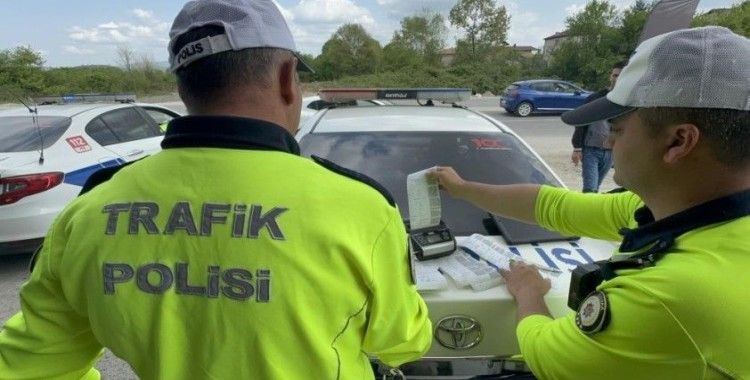 83 araç trafikten men edildi 23 sürücüye alkolden işlem yapıldı
