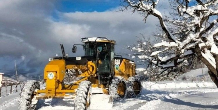 Kulakkaya Yaylası’nda kar kalınlığı 1 metreyi buldu
