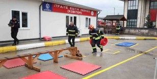 İtfaiye eri adayları zorlu parkurlarda yarışıyor
