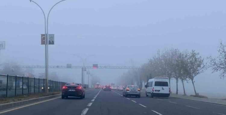 Diyarbakır’da 3 gündür yoğun sis aralıksız devam ediyor
