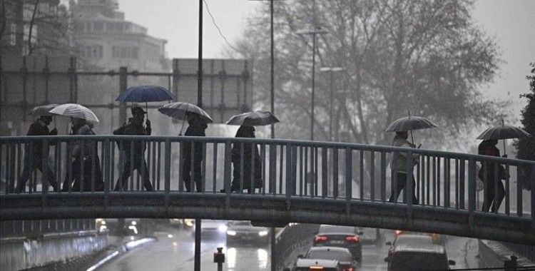 İstanbul'da yağış ve elektrik yüklü bulutlar hava trafiğini olumsuz etkiledi