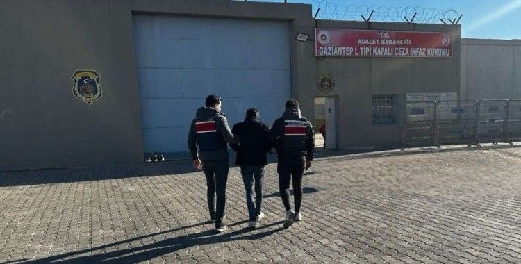 Kesinleşmiş 15 yıl cezası bulunan firari uyuşturucu taciri yakalandı
