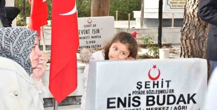 Şehit Enis Budak mezarı başında anıldı
