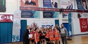 Voleybol küçüklerde şampiyonlar belli oldu
