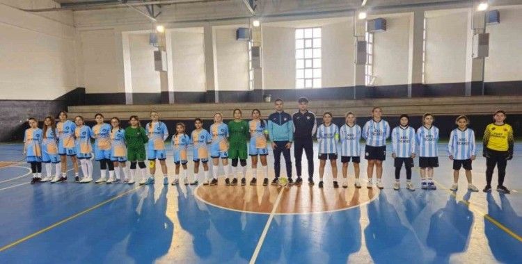 Bandırma’da Ortaokullar arası yıldız futsal heyecanı devam ediyor
