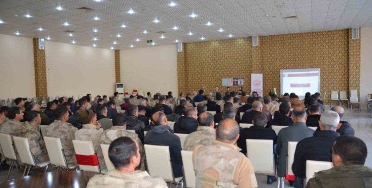 Elazığ’da jandarmanın bilgilendirme faaliyetleri sürüyor
