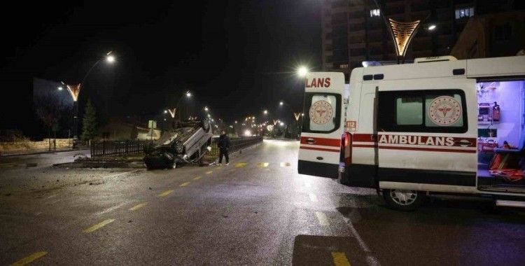 Kontrolden çıkan hafif ticari araç takla attı: 1 yaralı
