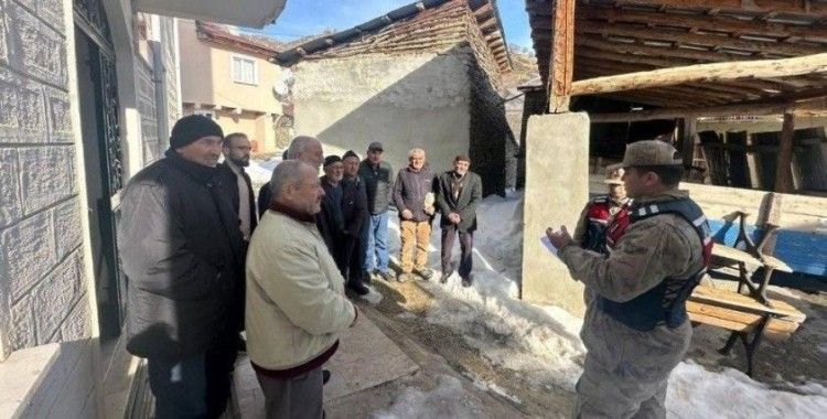 Jandarma ekipleri suç olaylarına karşı vatandaşları bilgilendiriyor
