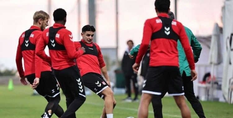 Sivasspor günü çift idmanla tamamladı
