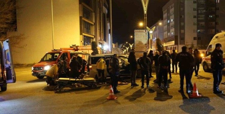 Nevşehir’de otomobil ile hafif ticari araç çarpıştı: 9 yaralı
