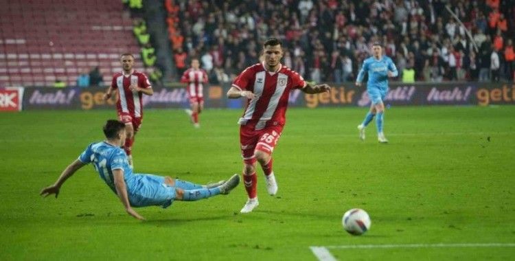 Trendyol Süper Lig: Samsunspor: 1 - Trabzonspor: 0 (İlk yarı)
