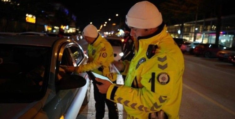 Isparta’da asayiş ve trafik denetimi: 5 araç trafikten men edildi
