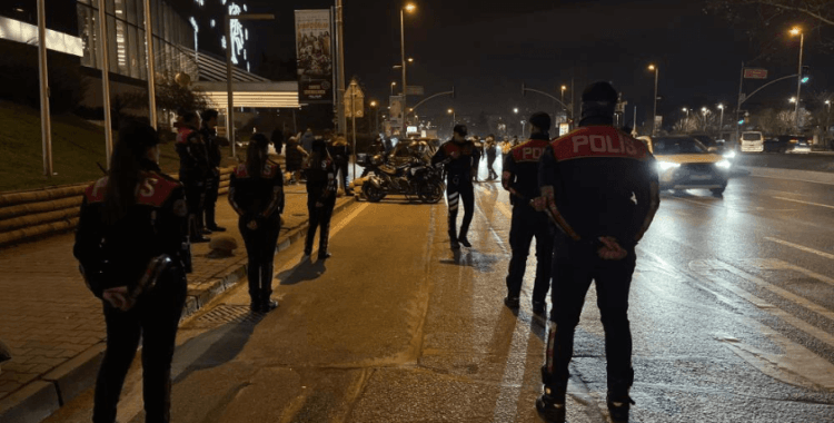 Bakırköy'de polis ekiplerinden asayiş uygulaması