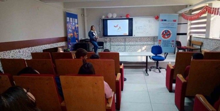 Nazilli’de öğrencilere ’Sigara ve Bağımlılıkla Mücadele Eğitimi’ verildi
