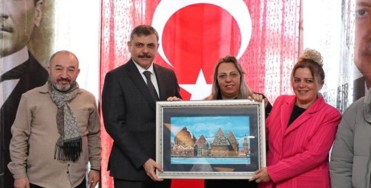 Erzurum Yeni Medya Derneği’nden Vali Çiftçi’ye İdareciler Günü jesti
