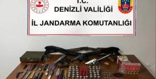 Denizli jandarması silah kaçakçılarını cephanelikle yakaladı
