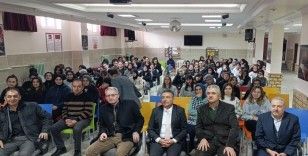 Bayburt’ta ‘Sosyal Bilimler Işığında Meseleler ve Çıkış Yolları’ söyleşisi yapıldı
