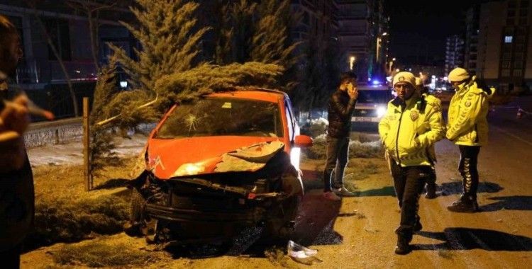 Kaza yapan alkollü sürücü, polise ecel teri döktürdü
